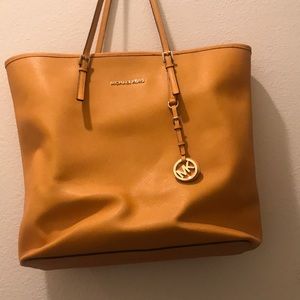 Michael Kors Jet Set Large Tote